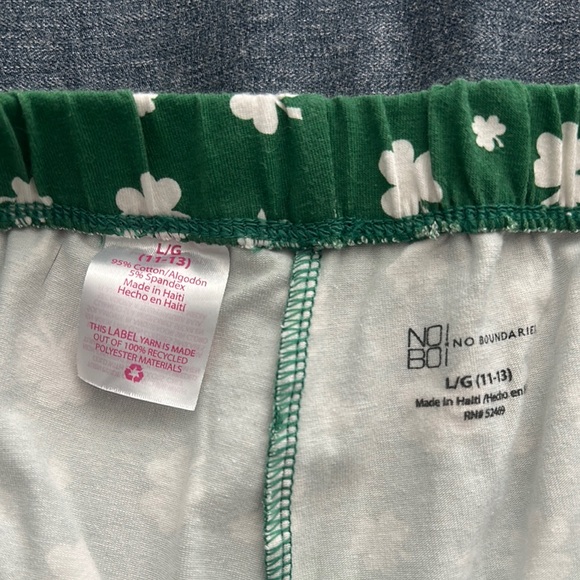 Kids Green leggings with White Clover Print - Picture 4 of 4